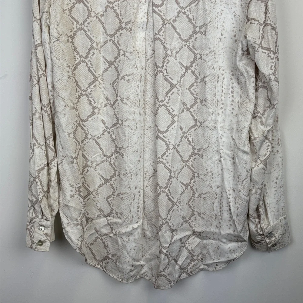Bella Dahl Beige Snake Print Soft Button Down Shirt Size small - Picture 9 of 9